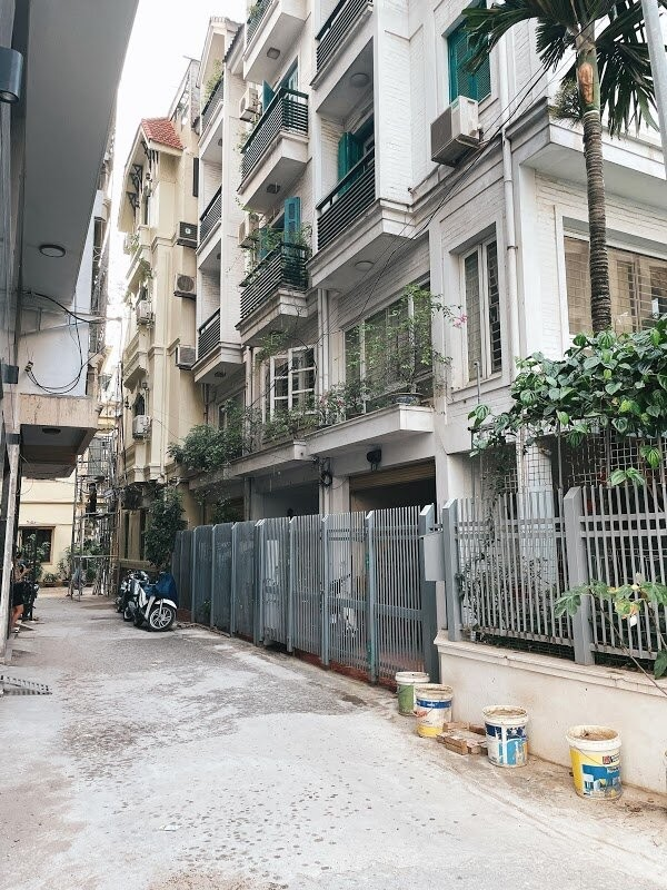 Chủ nhà cần bán căn nhà phân lô ô tô vào nhà phố Trần Quốc Hoàn,dt 46m2,giá 8 tỷ.